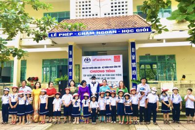 Trường Tiểu học Bình Hiệp phối hợp với Ban ATGT huyện Bình Sơn và đại diện HONDA Bắc Sông Trà đã về tuyên truyền về ATGT cho cán bộ giáo viên cùng học sinh